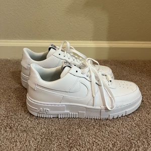 Nike Air Force 1 Pixel